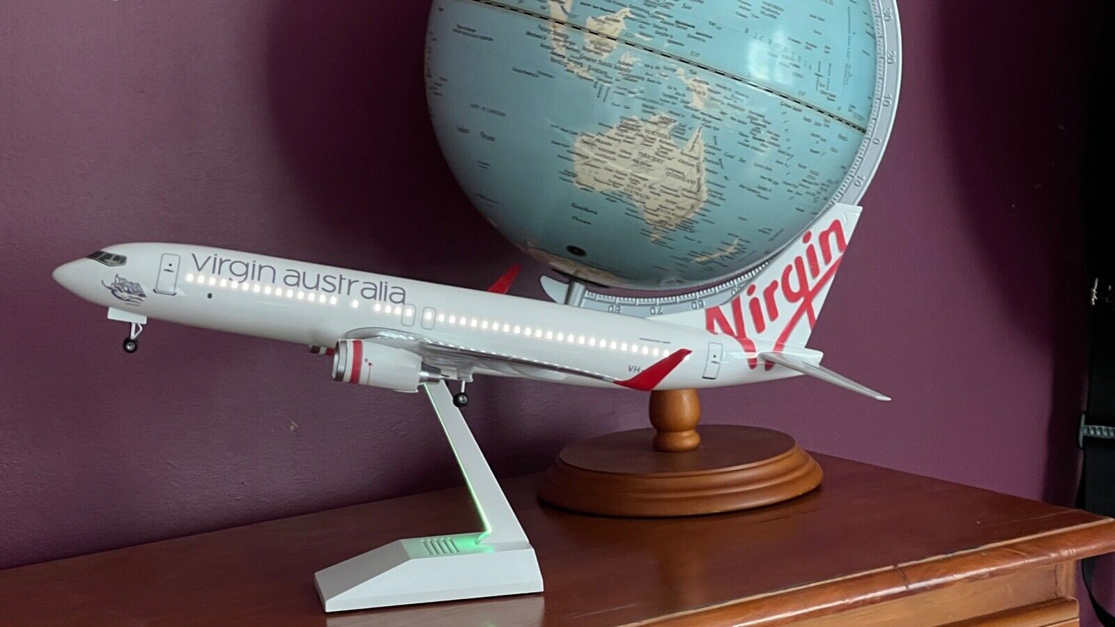Virgin Australia Large Plane Model 737 LED Model Airplane 45Cm VHYFU White Stnd