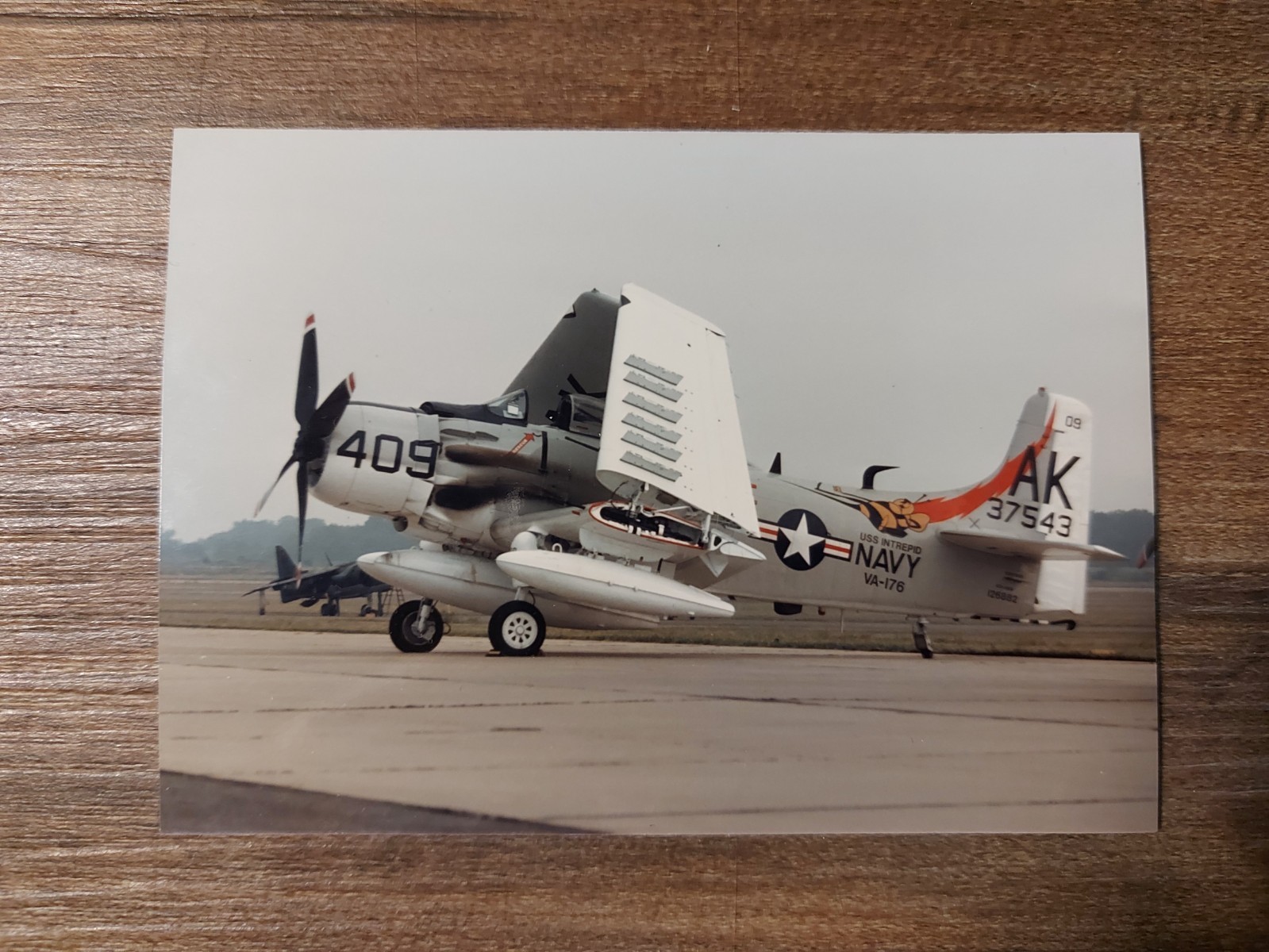 Vtg. US Navy Douglas A-1H Skyraider, Patuxent River 1978 (AF13) Vtg. US Navy Douglas A-1H Skyraider, Patuxent River 1978 (AF13)