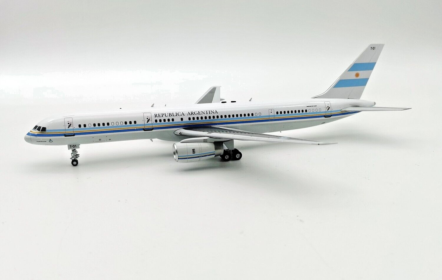 Inflight200 1:200 Republica Argentina Boeing B757-200 T-01