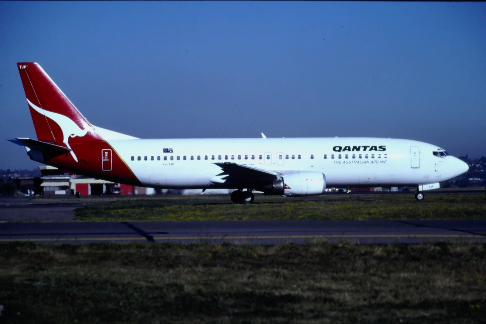 RI408_VH-TJP_QANTAS_B737-476_1997_SYD - ORIGINAL KODAK SLIDE RI408_VH-TJP_QANTAS_B737-476_1997_SYD - ORIGINAL KODAK SLIDE