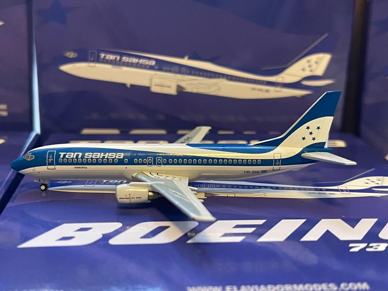 Tan Sahsa / Boeing 737-400 / EAV400-SHL / 1:400