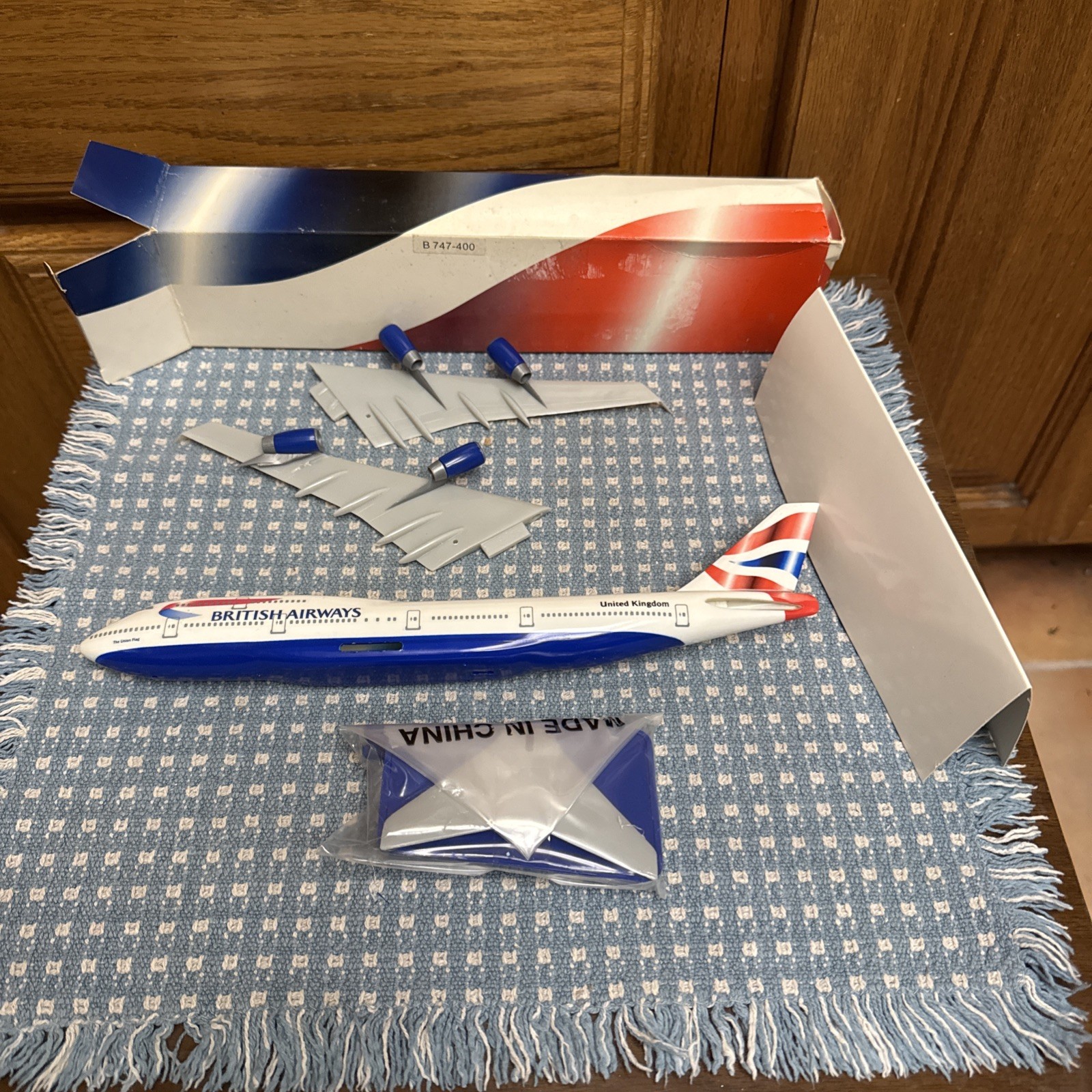 747 British Airways Plane Poppy Boeing B747-400 1:200  10.75”
