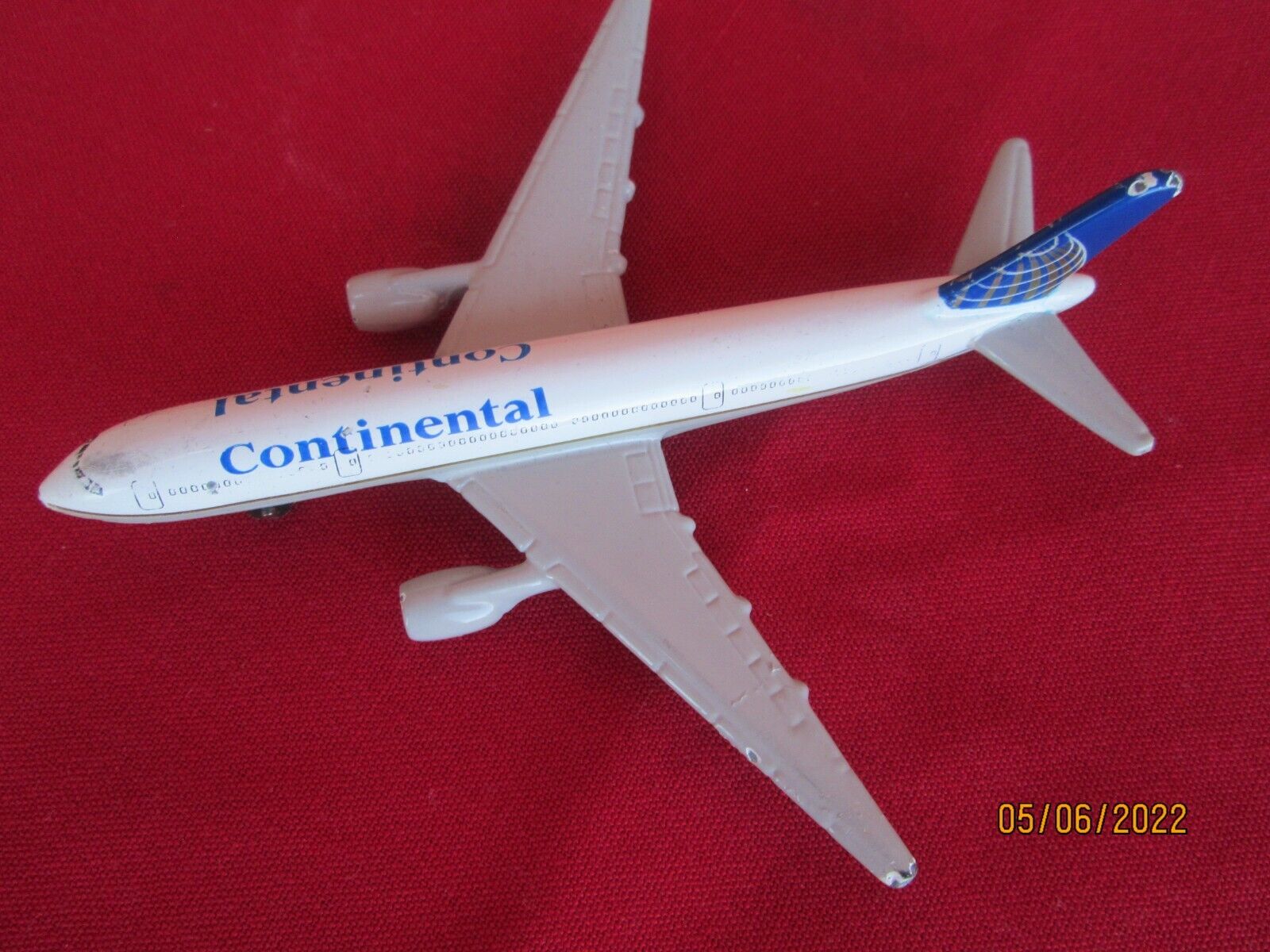 Continental Airlines Diecast Airplane Boeing 777-200 by Mattel 2005
