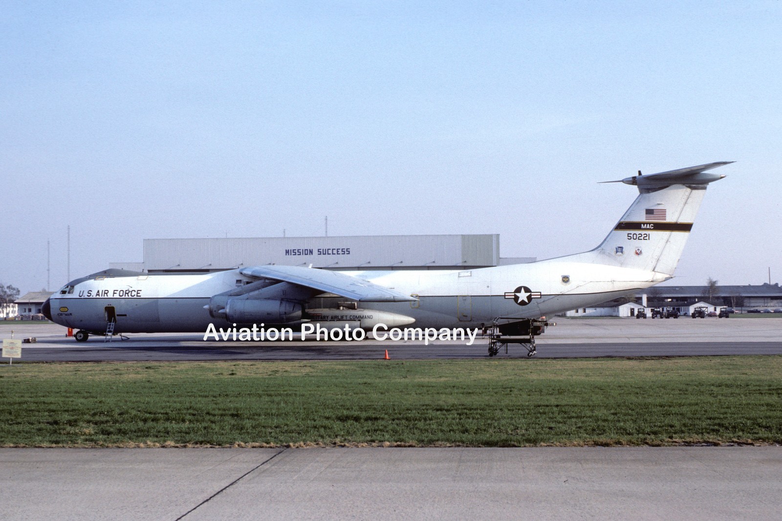US Air Force 438 MAW Lockheed C-141B Starlifter 65-0221 (1982) Photograph US Air Force 438 MAW Lockheed C-141B Starlifter 65-0221 (1982) Photograph