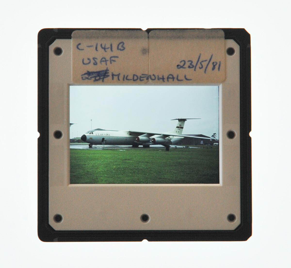 35MM SLIDE AIRCRAFT 1981 LOCKHEED C-141B STARLIFTER USAF AT MILDENHALL A87