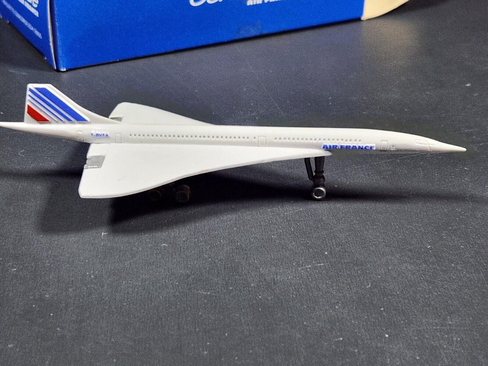 Air France Concorde Plastic Model 1:600 Scale  With Box