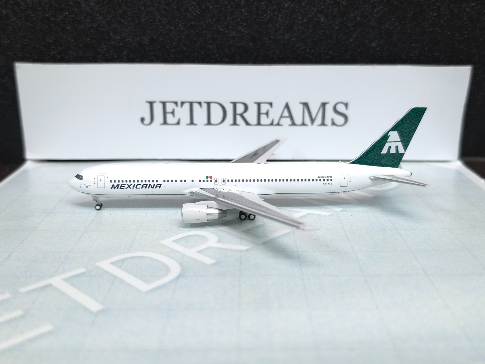 1/400 MEXICANA BOEING 767-300 1990\'S COLORS XA-MXB \