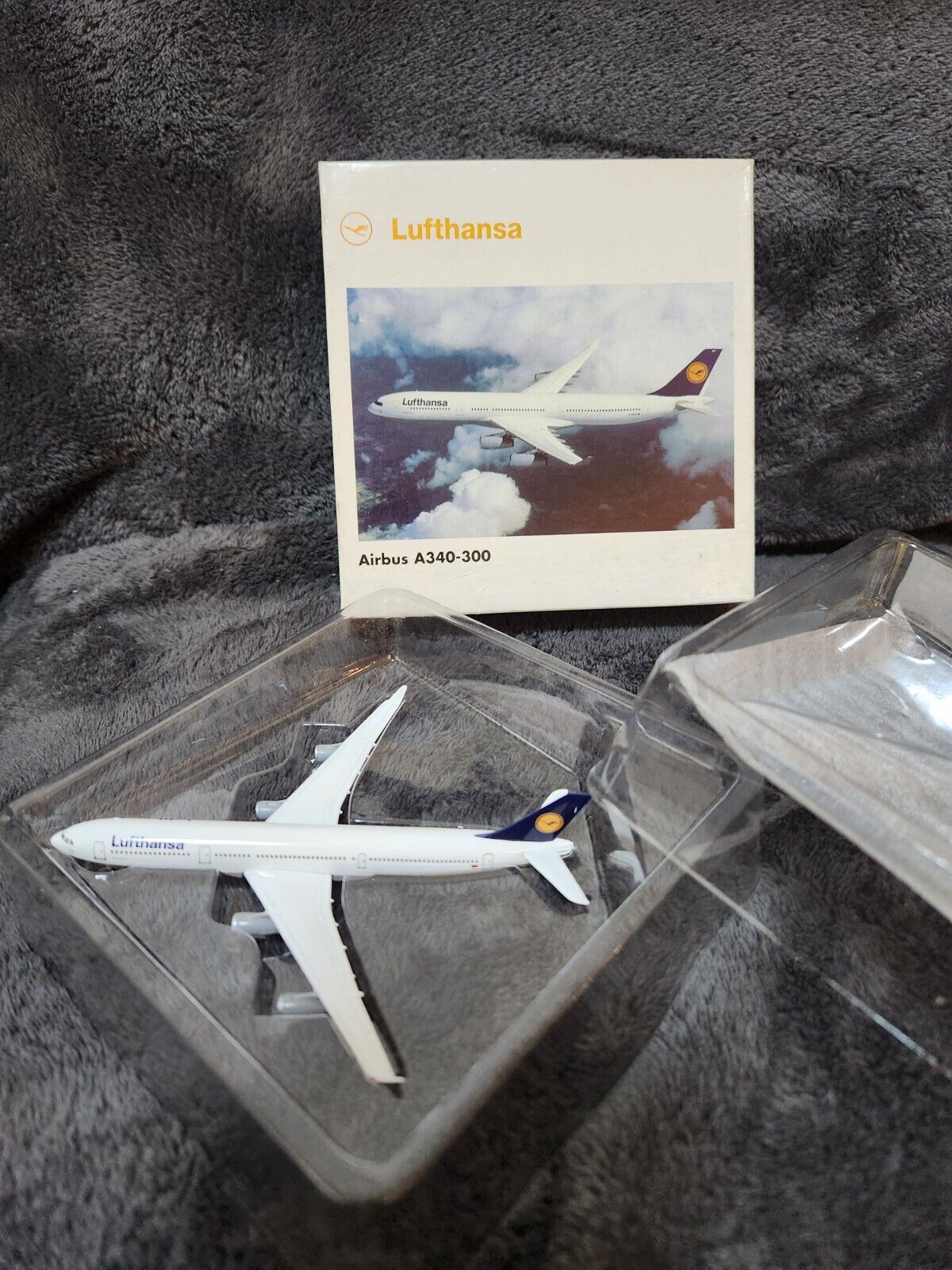Lufthansa Airbus A340 300
