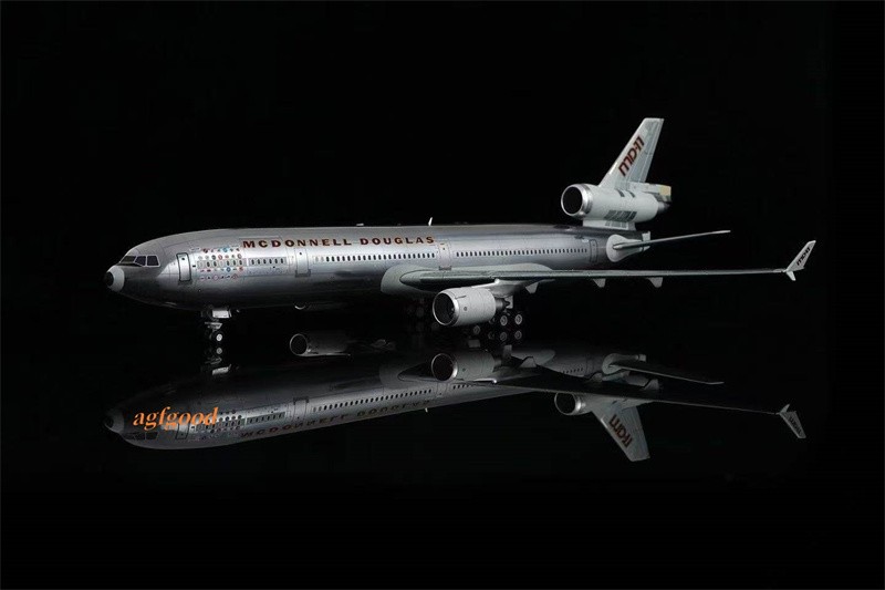 1:200 SQ Wings McDonnell Douglas MD-11 N111MD Flaps UP Diecast Aircraft Model 1:200 SQ Wings McDonnell Douglas MD-11 N111MD Flaps UP Diecast Aircraft Model