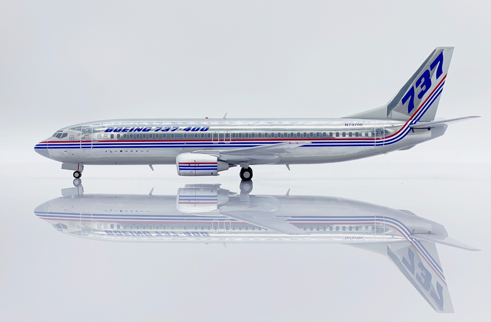 Boeing B737-400 Reg: N73700 \
