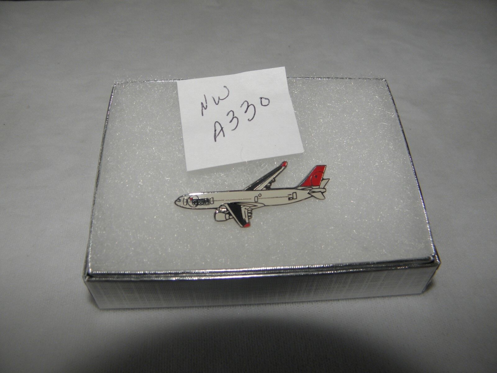 NORTHWEST AIRLINES A330 AIRBUS AIRPLANE LAPEL TACK PIN NWA PILOT CHRISTMAS GIFT 