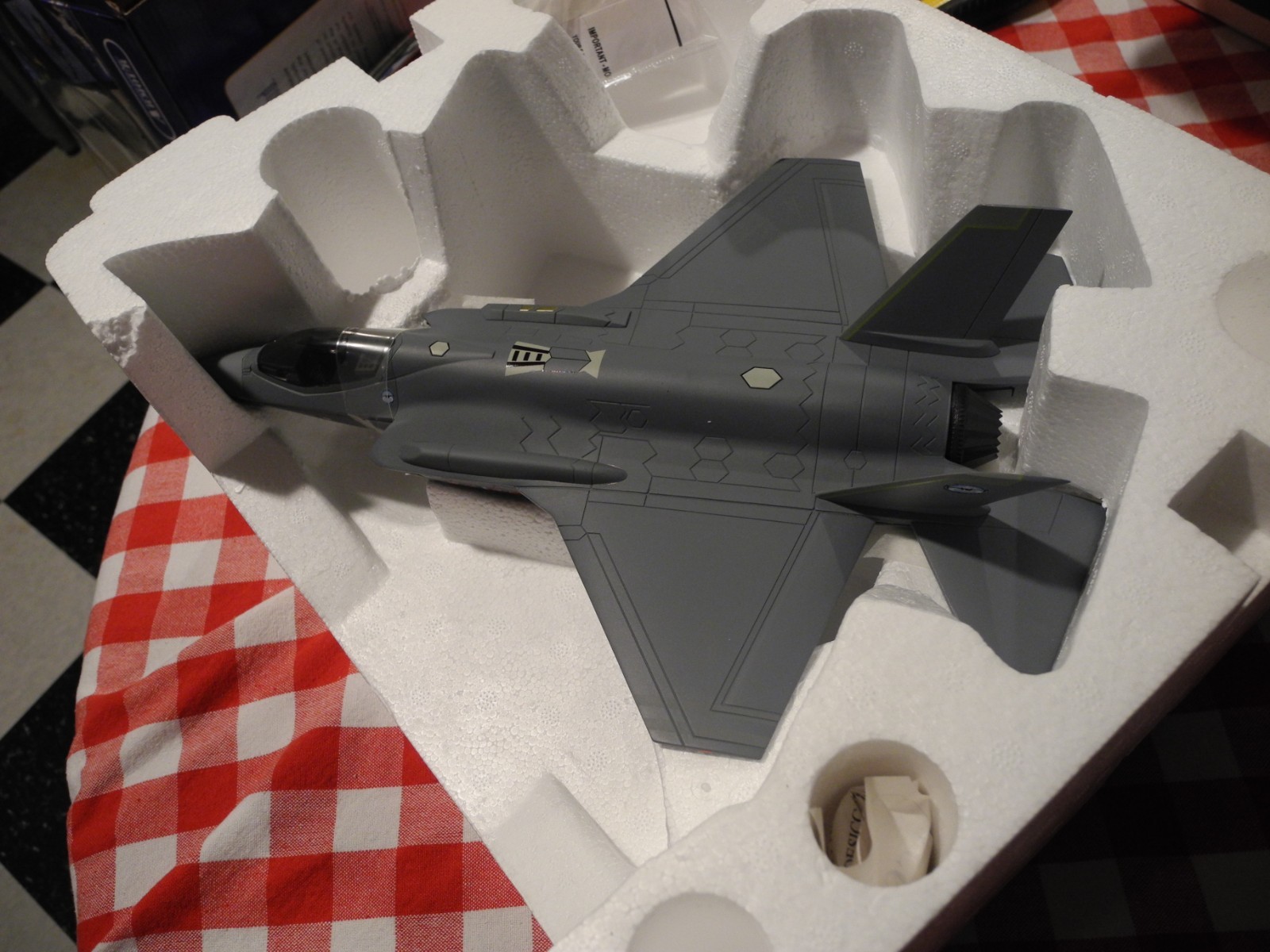 Collectors Find, Franklin Mint / Armour F-35 Lightning II 1:48, Limited Ver, COA