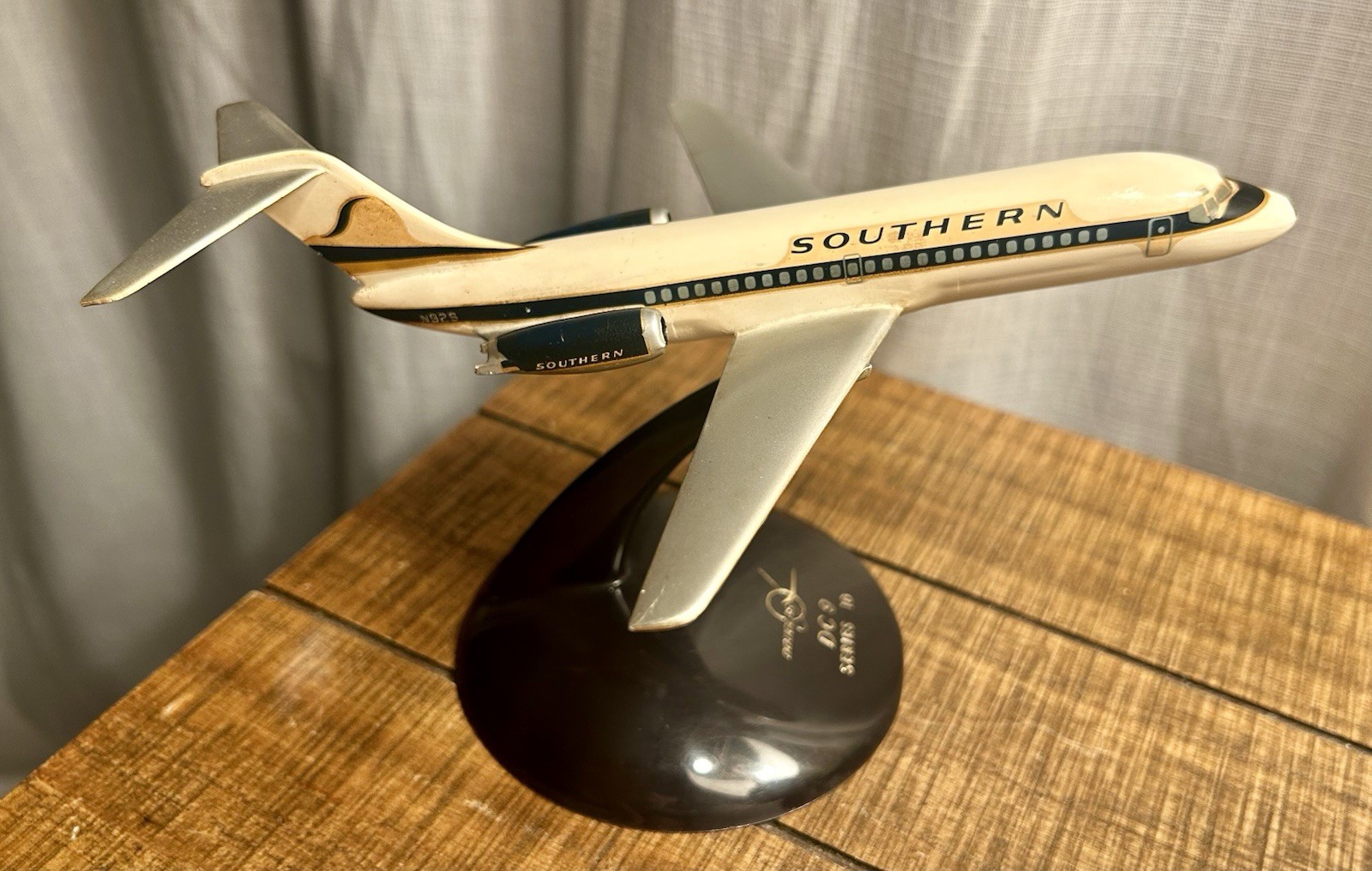 Hyatt Southern Airways DC-9 Model Hyatt Southern Airways DC-9 Model