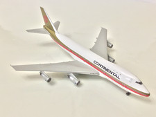 Dragon 1:400 CONTINENTAL Boeing 747-100 picture