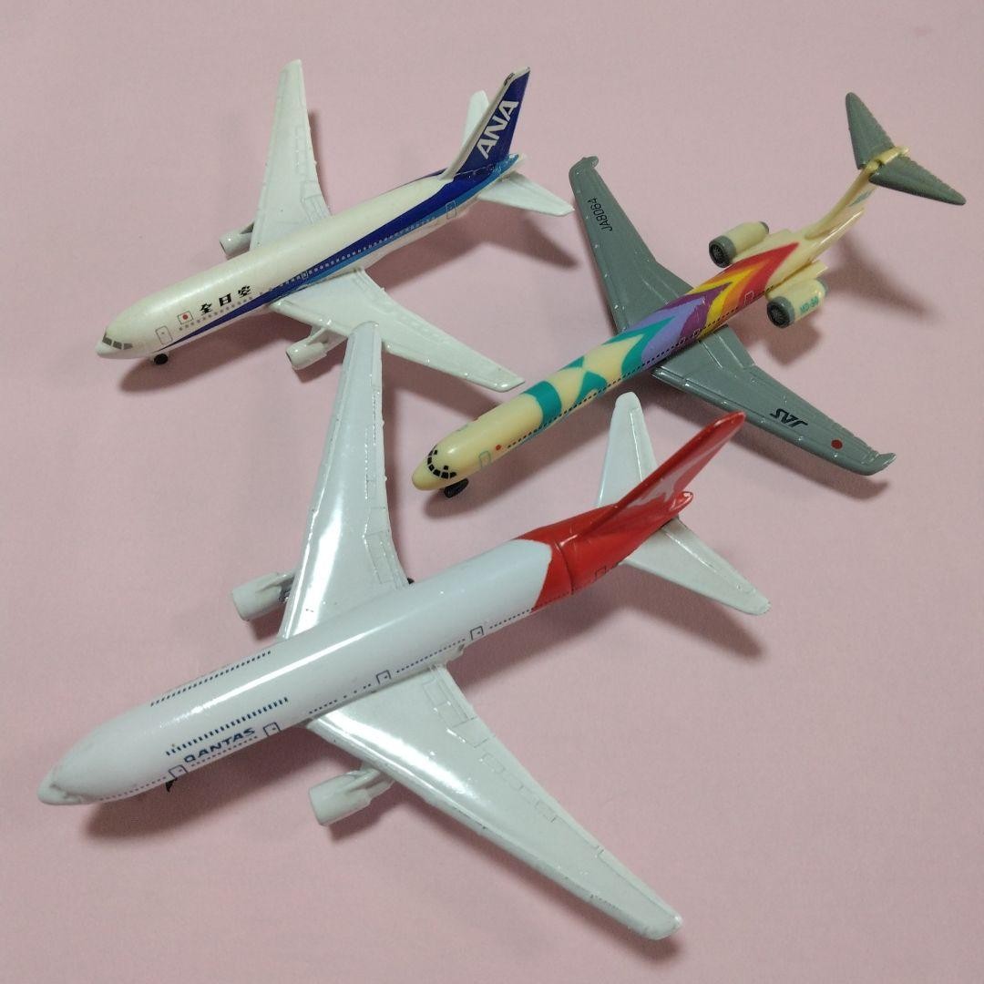 Qantas Aircraft Model And Other 3 Sets