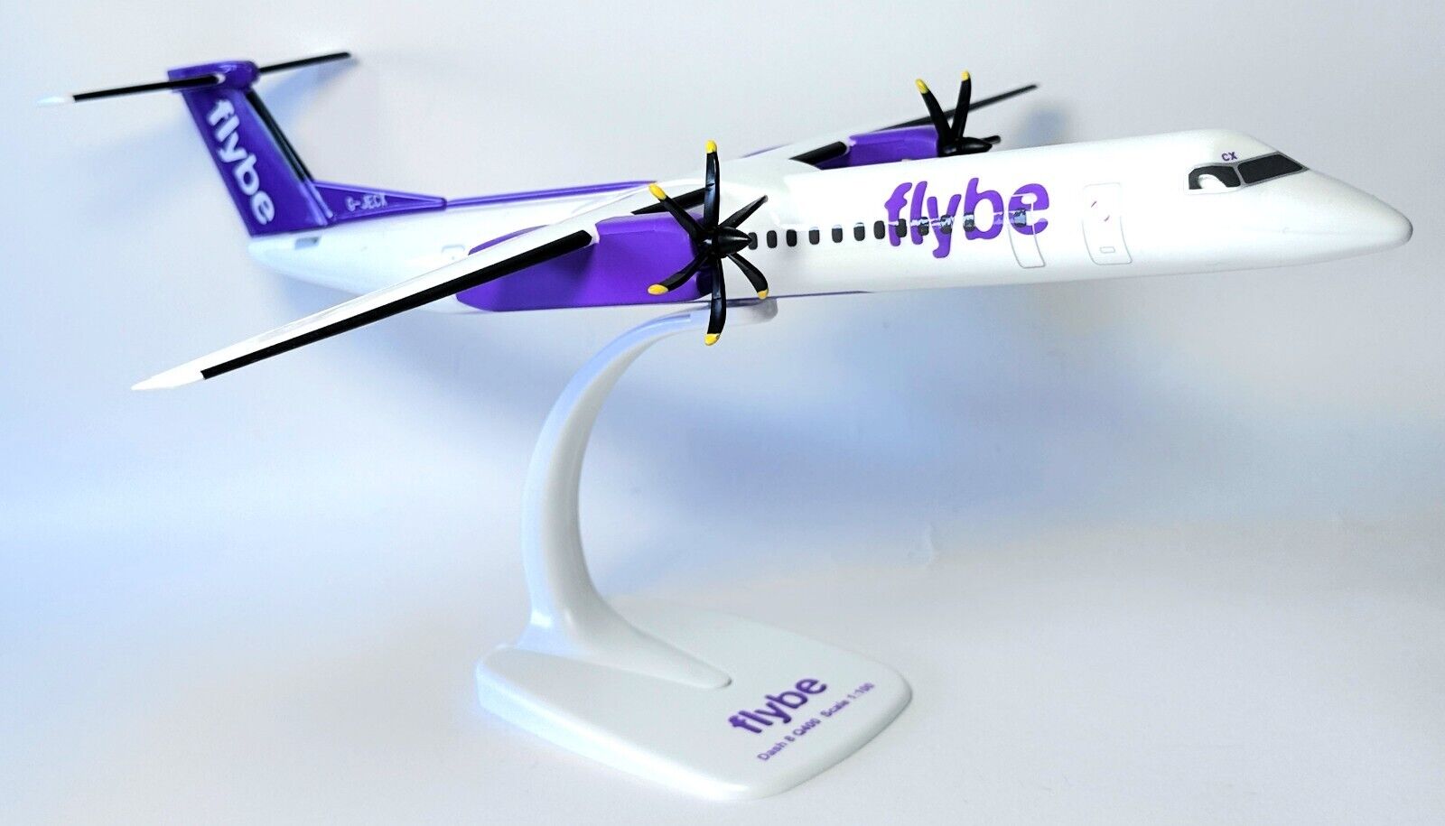 Bombardier Dash-8-Q400 Flybe Final Livery Snap Fit Collectors Model 1:100