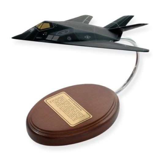 USAF Lockheed F-117A Nighthawk Stealth Fighter Desk Jet Model 1/93 AK Airplane
