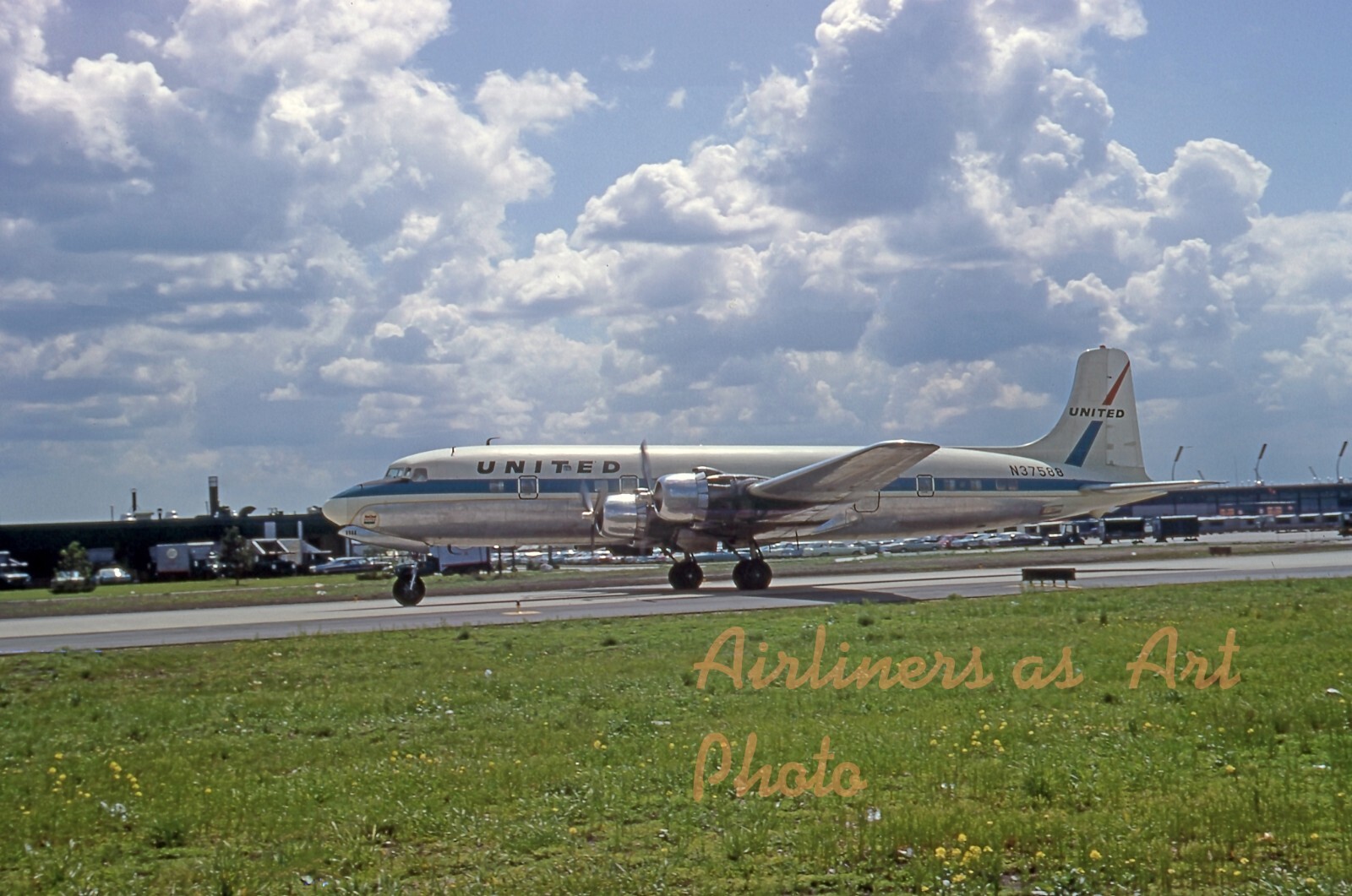 United Airlines Douglas DC-6B N37588 at ORD in 1967 8\