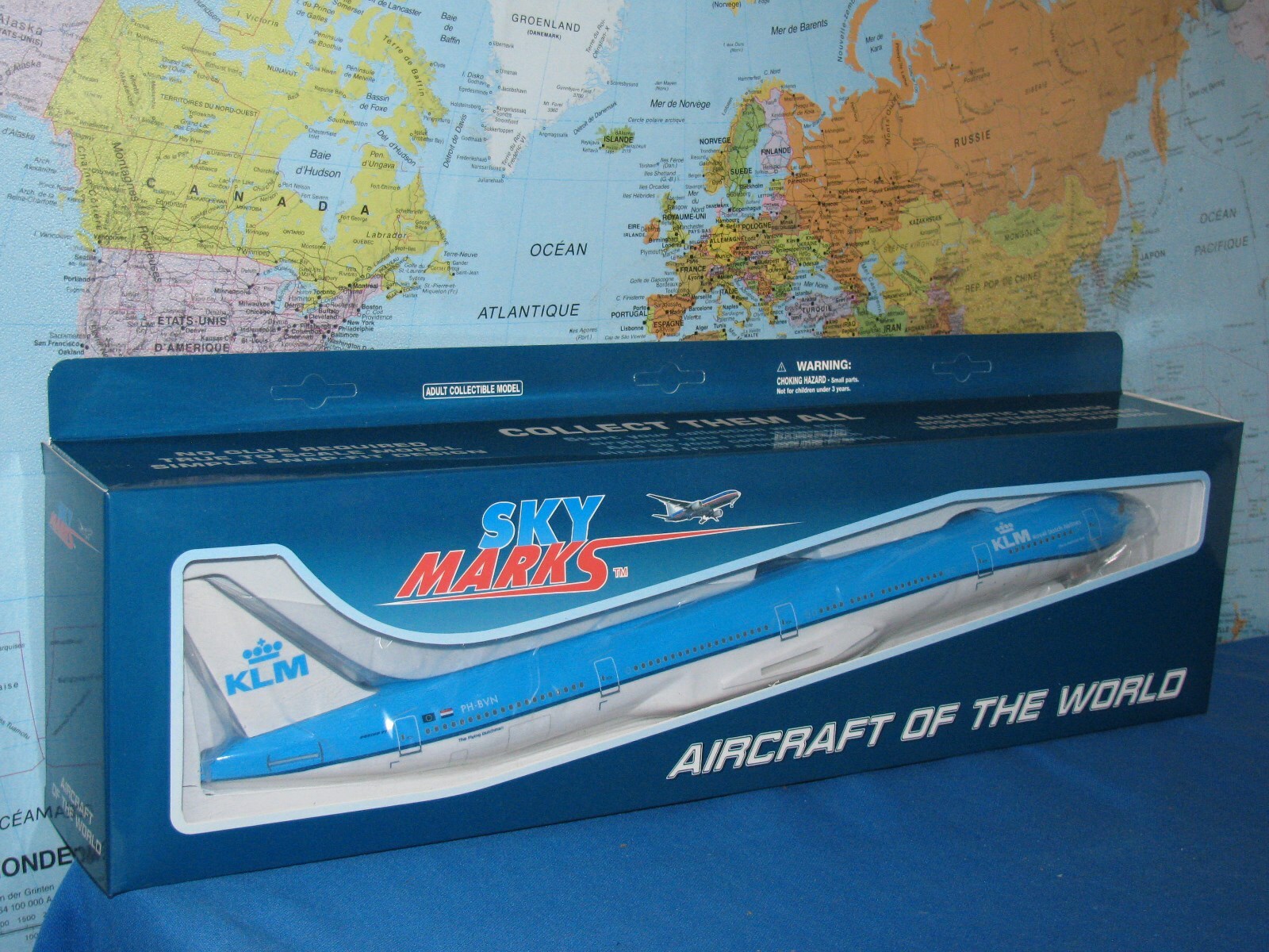 1/200 SKYMARKS KLM ROYAL DUTCH AIRLINES BOEING B777-300ER W/GEAR **BRAND NEW**