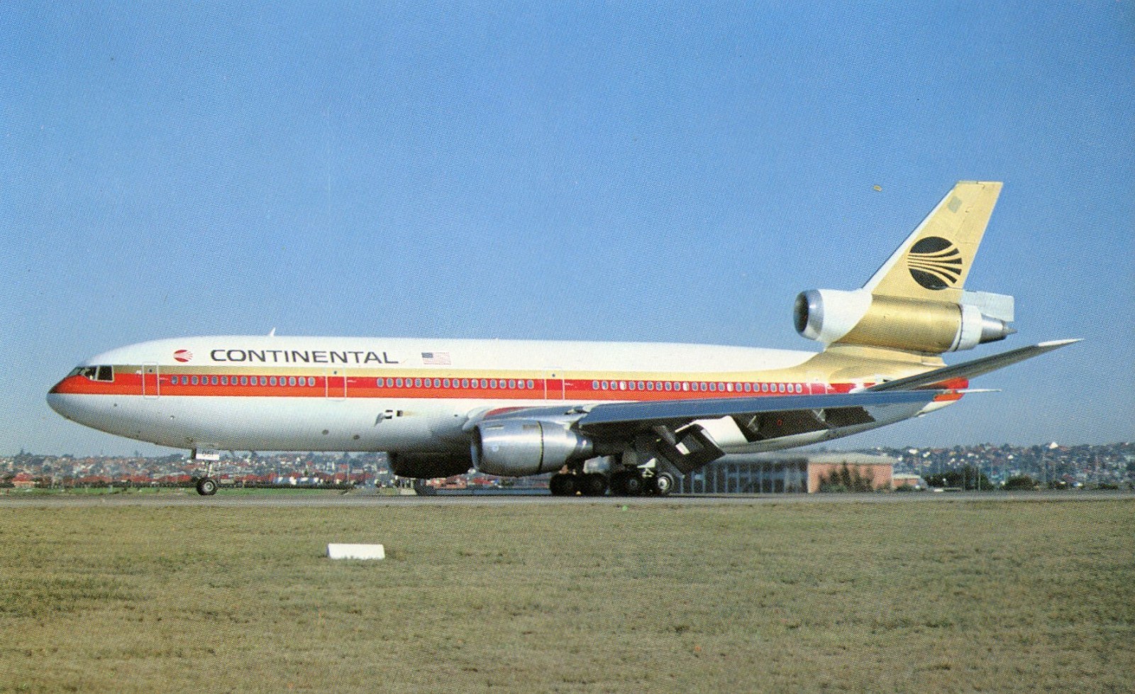 CONTINENTAL  AIRLINES  DC-10-30  AIRPORT /  AIRCRAFT  /  AIRPLANE  006