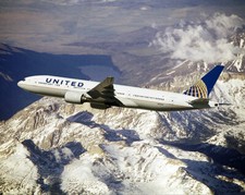 UNITED AIRLINES BOEING 777-200 OVER MOUNTAINS 11x14 GLOSSY PHOTO PRINT picture