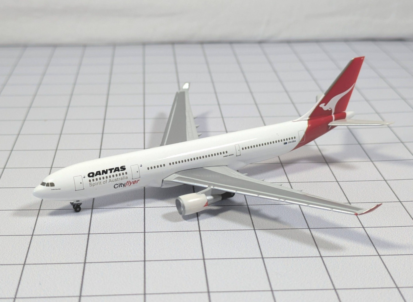 QANTAS AIRWAYS Airbus A330-200 Aircraft Model 1:500 Scale Herpa VH-EBA QANTAS AIRWAYS Airbus A330-200 Aircraft Model 1:500 Scale Herpa VH-EBA