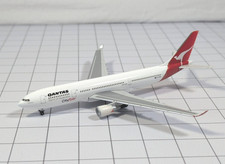QANTAS AIRWAYS Airbus A330-200 Aircraft Model 1:500 Scale Herpa VH-EBA picture