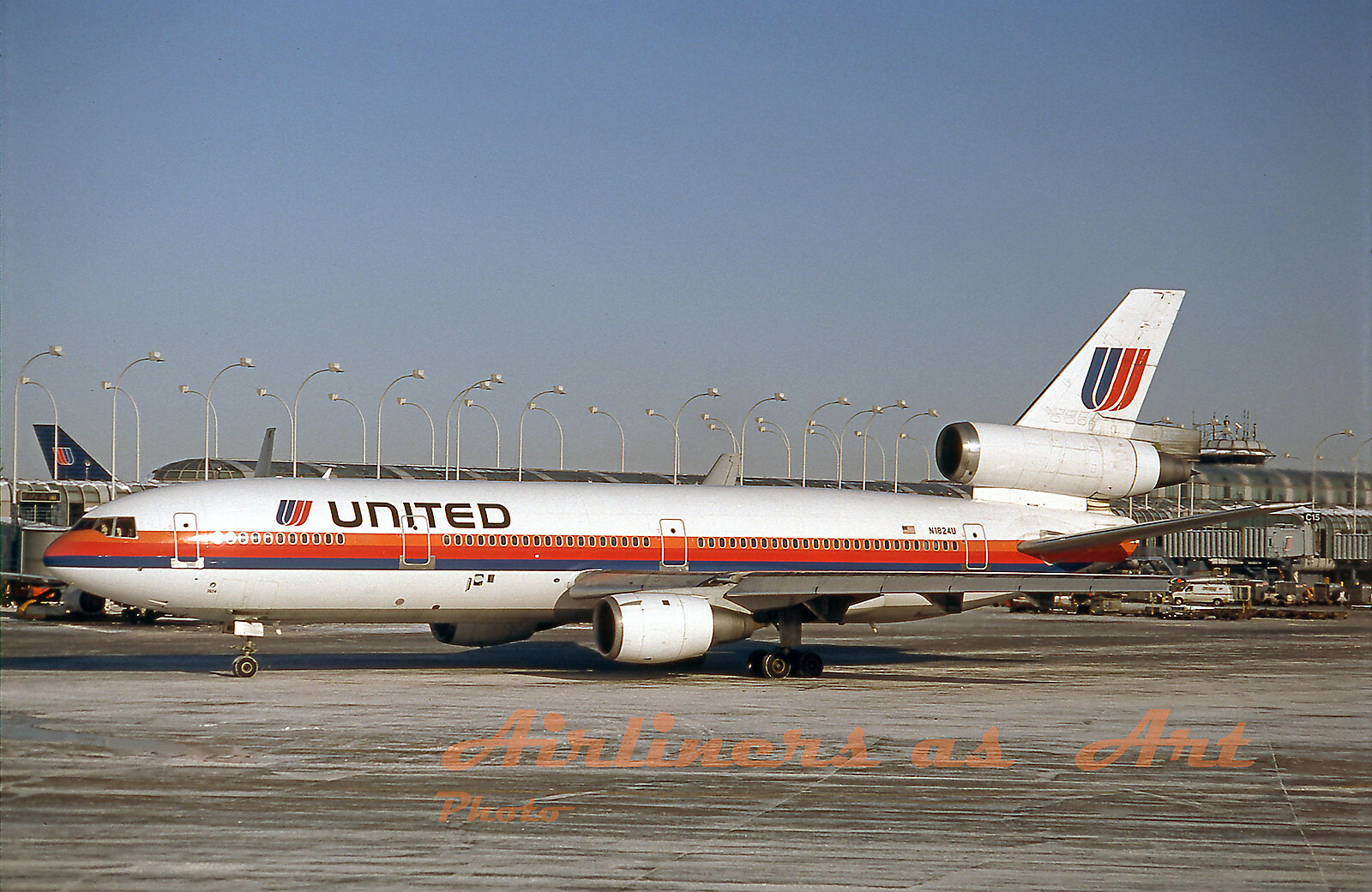 United Airlines Douglas DC-10-10 N1824U at ORD March 1994 8