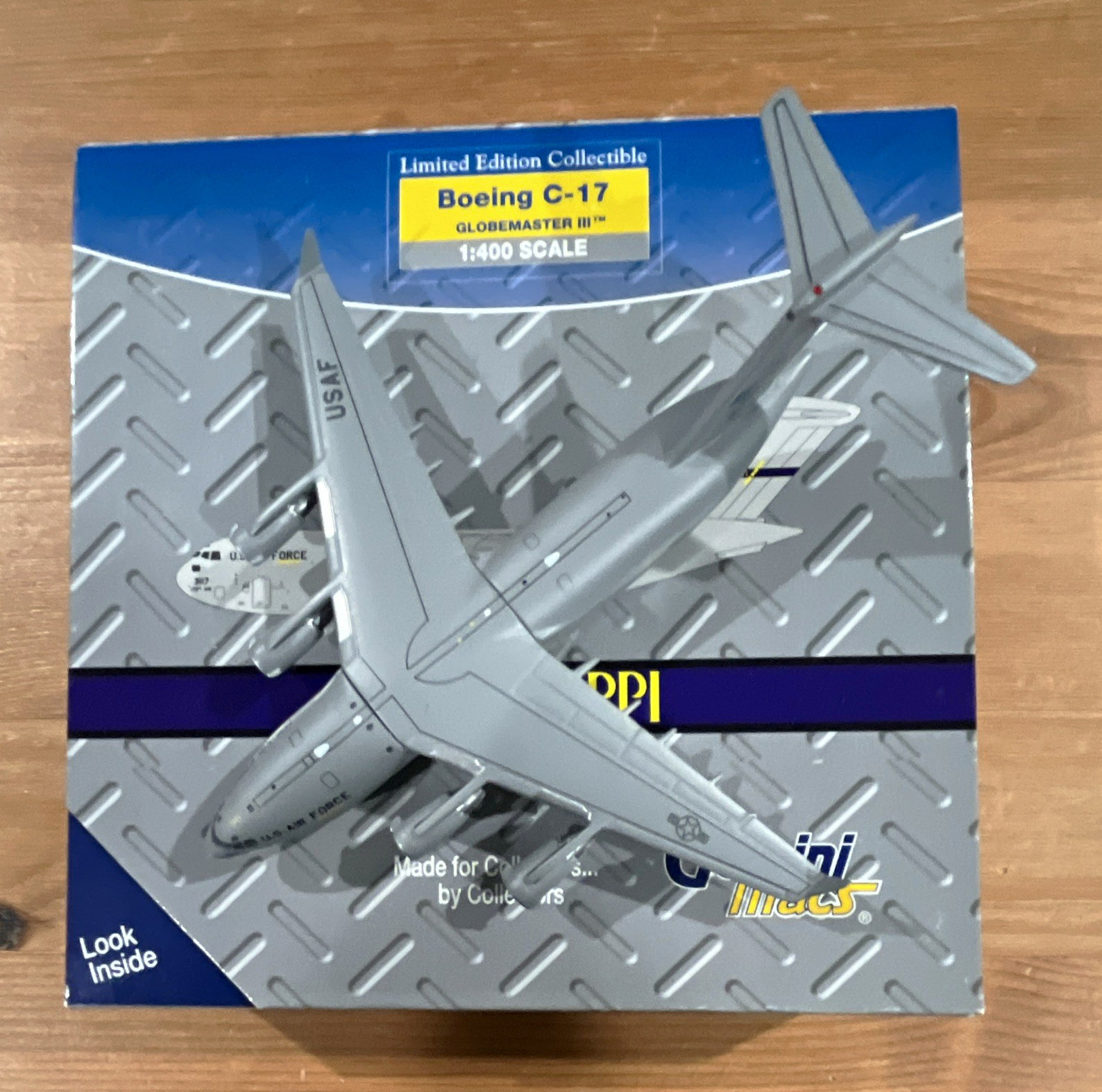 GeminiJets Boeing C-17 Globemaster III USAF 1:400 Scale Aircraft Model GeminiJets Boeing C-17 Globemaster III USAF 1:400 Scale Aircraft Model