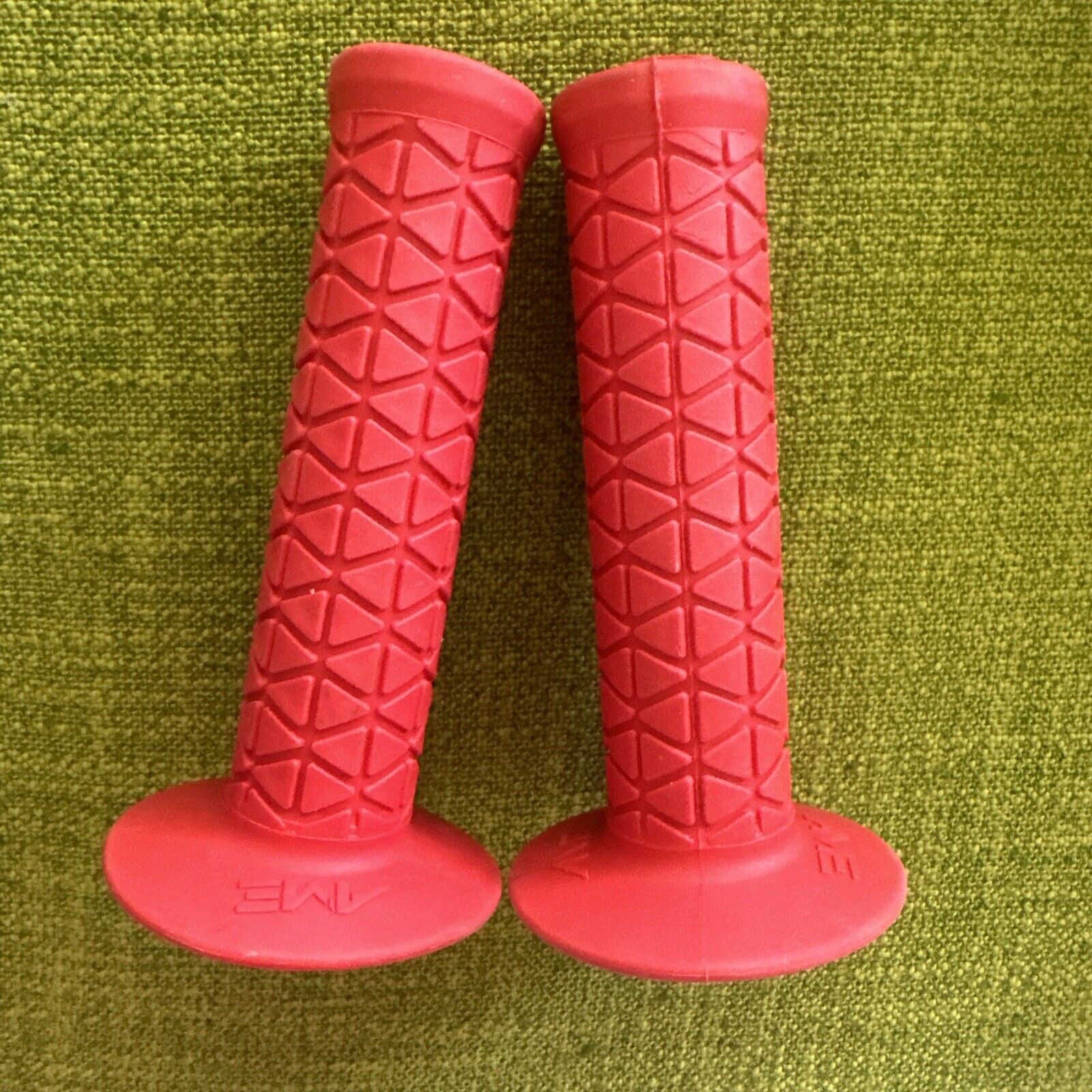 NOS Vintage A’ME USA Old School BMX Red TRI Grips (no package minimal shop wear)