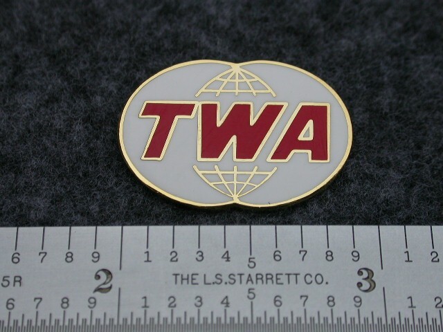 TWA / TRANS WORLD AIRLINES TWIN GLOBES LOGO PIN. TWA / TRANS WORLD AIRLINES TWIN GLOBES LOGO PIN.
