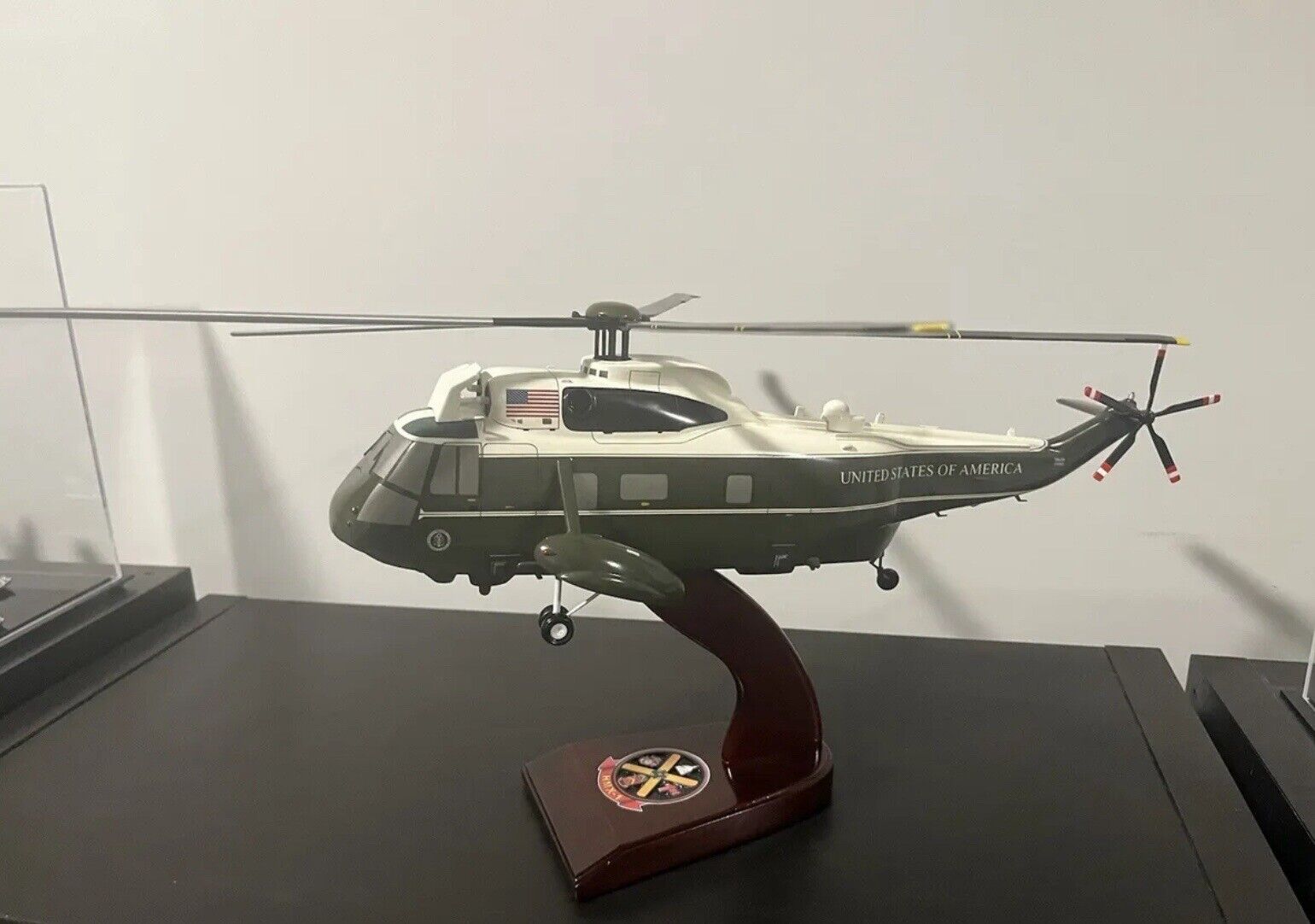Sikorsky VH-3D HMX-1 Marine One Helicopter Wood Desktop Model 