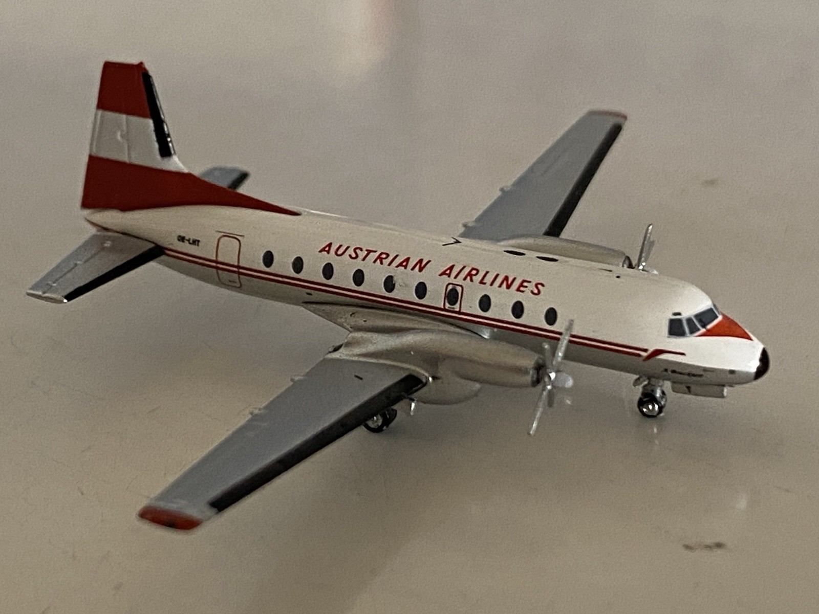 Aeroclassics Austrian Airlines Hawker Siddeley HS-748 1:400 OE-LHT ACOELHT