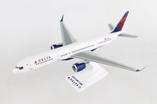 Flight Miniatures Delta Airlines Boeing 757-200 Desk Top 1/200 Model Airplane picture