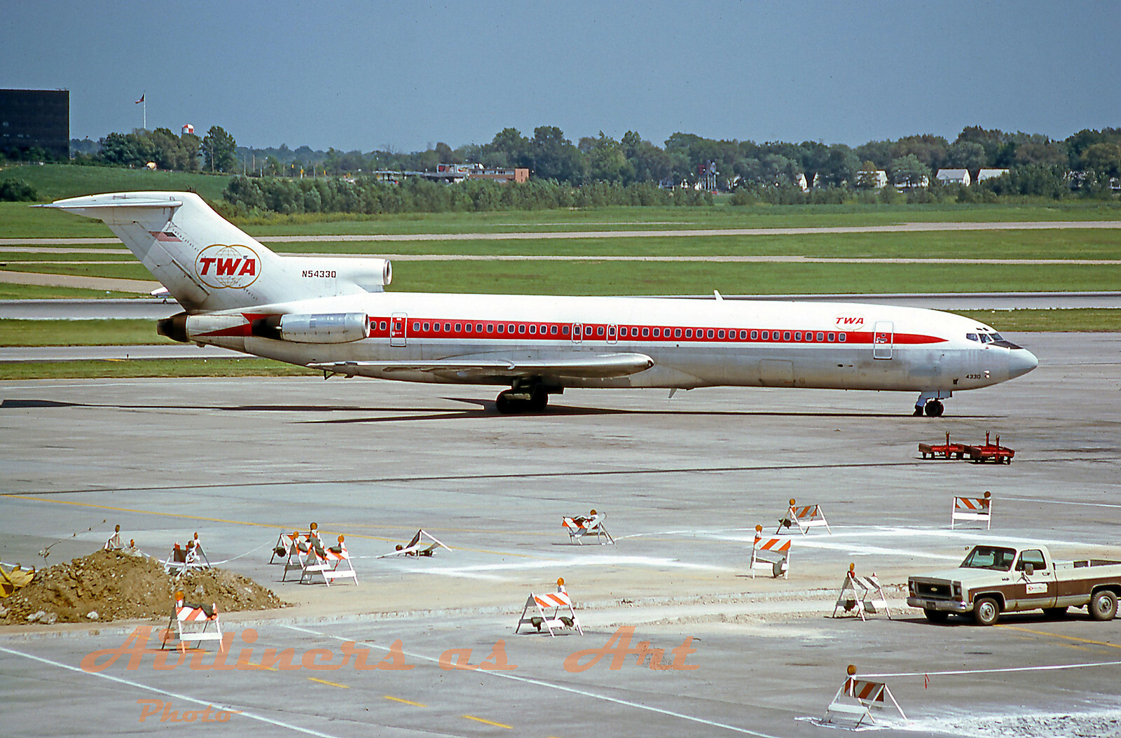 TWA Boeing 727-231 N54330 at STL in September 1977 8\