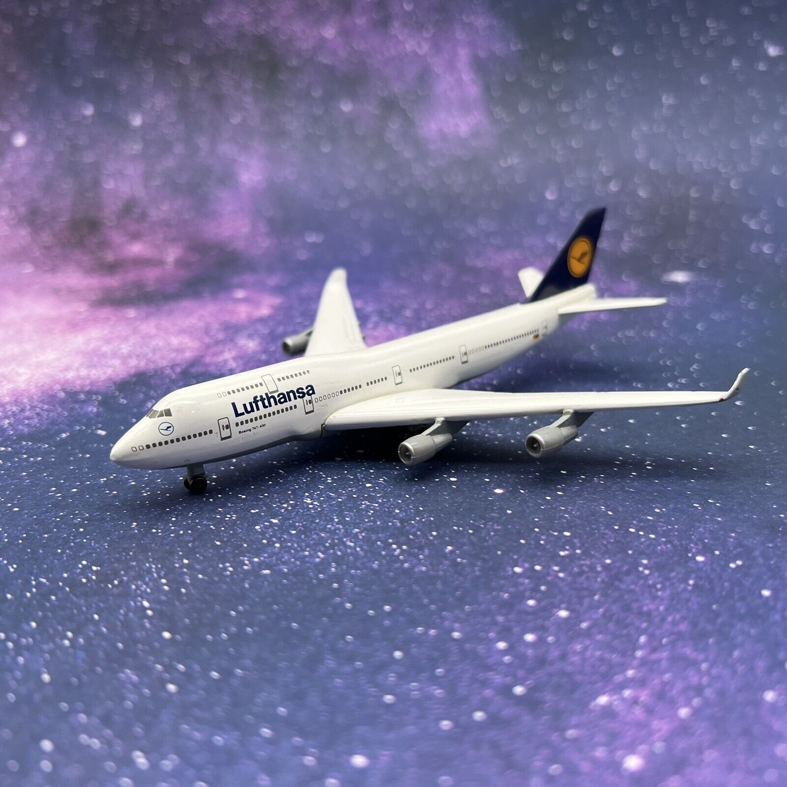 Lufthansa Boeing 747-400 1:400 Official Model Type Diecast Plane Loose