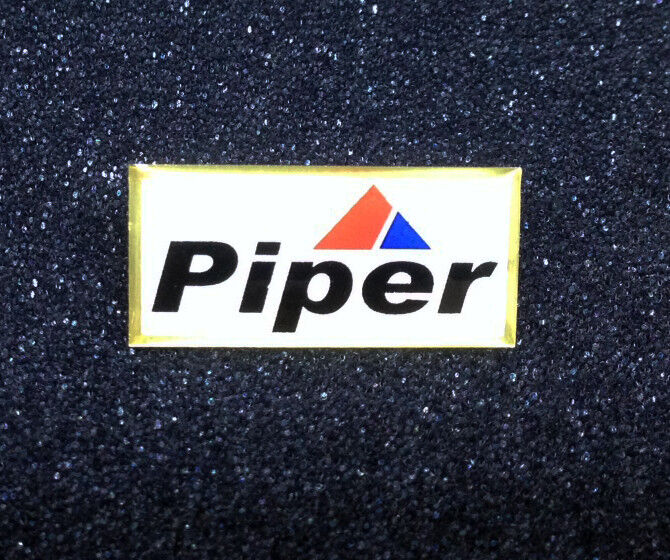 Pin PIPER AIRCRAFT CO Pin for Pilots Crew Flight Instructor etc. metal pin