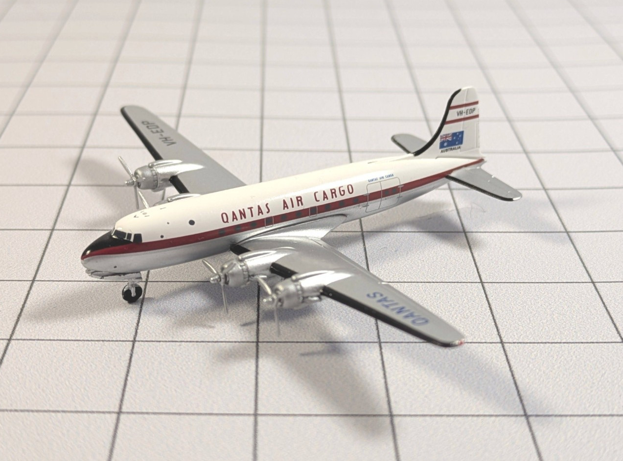 QANTAS AIR CARGO Douglas DC-4 Aircraft Model 1:400 Scale AeroClassics VH-EDP