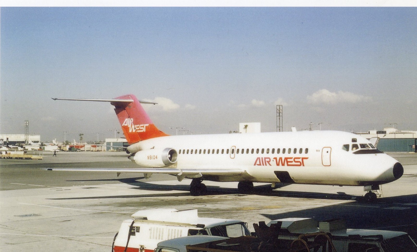 DELTA  /  AIR WEST  AIRLINES DC-9-15  (N9104}  AIRPORT / AIRCRAFT  / AIRPLANE