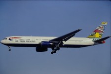 RC622_G-BNWD_BRITISH AIRWAYS_B767-336_EMMLY NDEBELE TAIL - ORIGINAL KODAK SLIDE picture