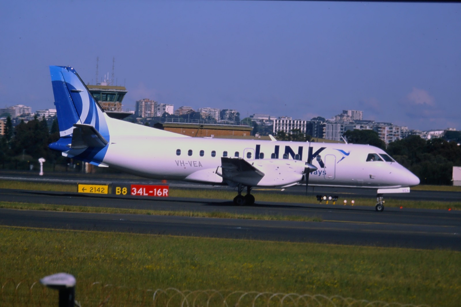RH724_VH-VEA_LINK AIRWAYS_SAAB 340B - ORIGINAL FUJI SLIDE