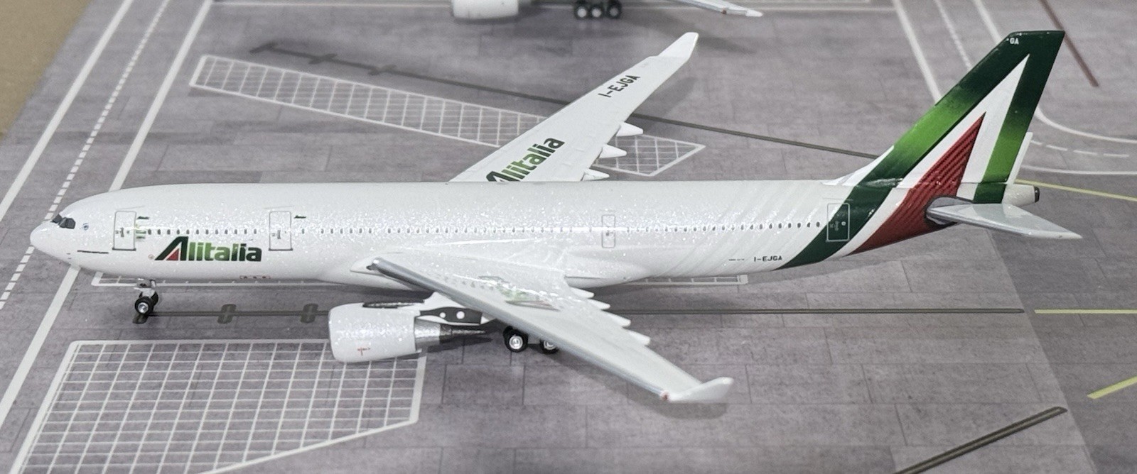 Aeroclassics  Alitalia Airbus A330-200  1:400
