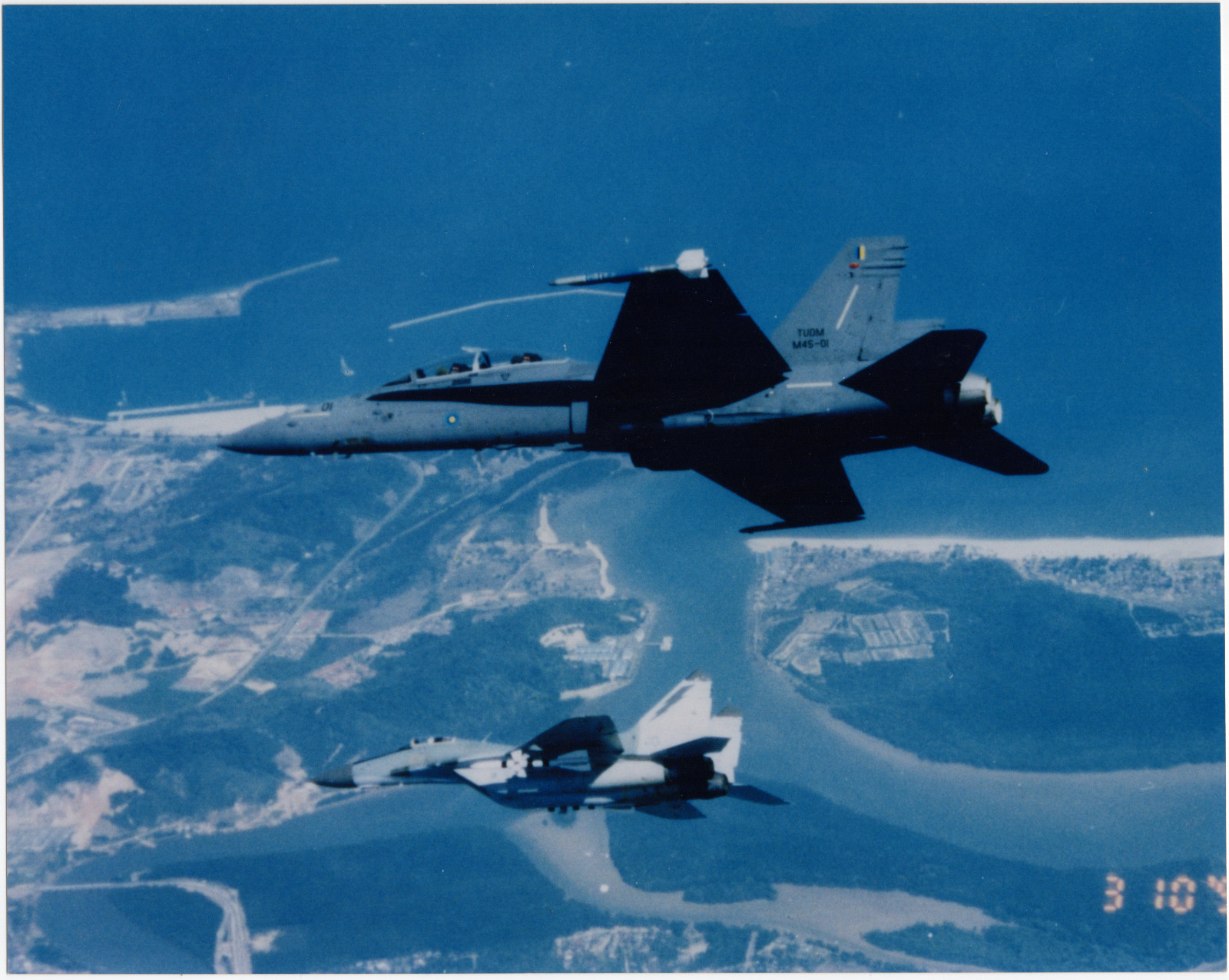 1997 McDonnell Douglas F/A-18D Hornet M45-01 Malaysia RMAF Photo 8x10