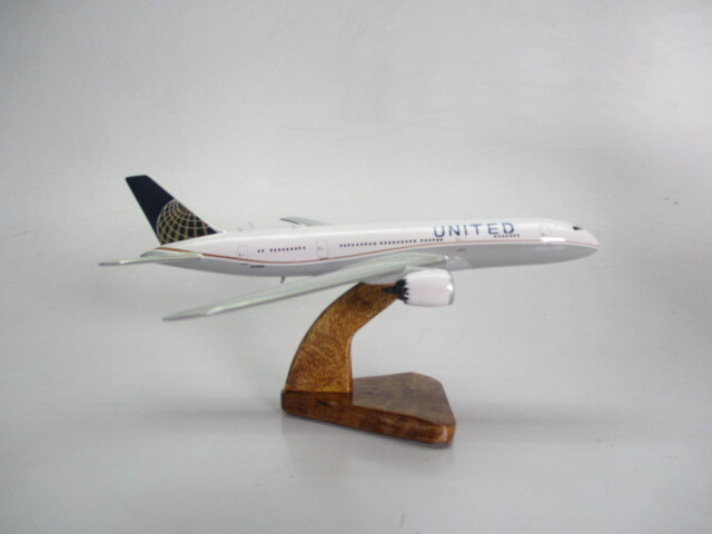 B-787 United Air B787-10 Desktop Mahogany Kiln Dried Wood Model Regular New
