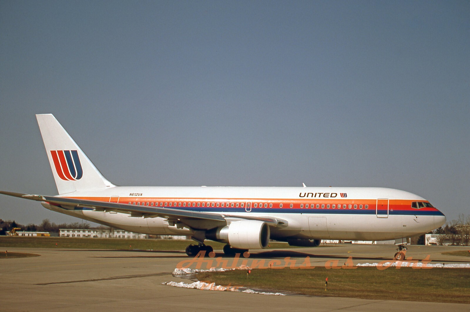 United Airlines Boeing 767-222 N612UA at MSP in April 1983 8