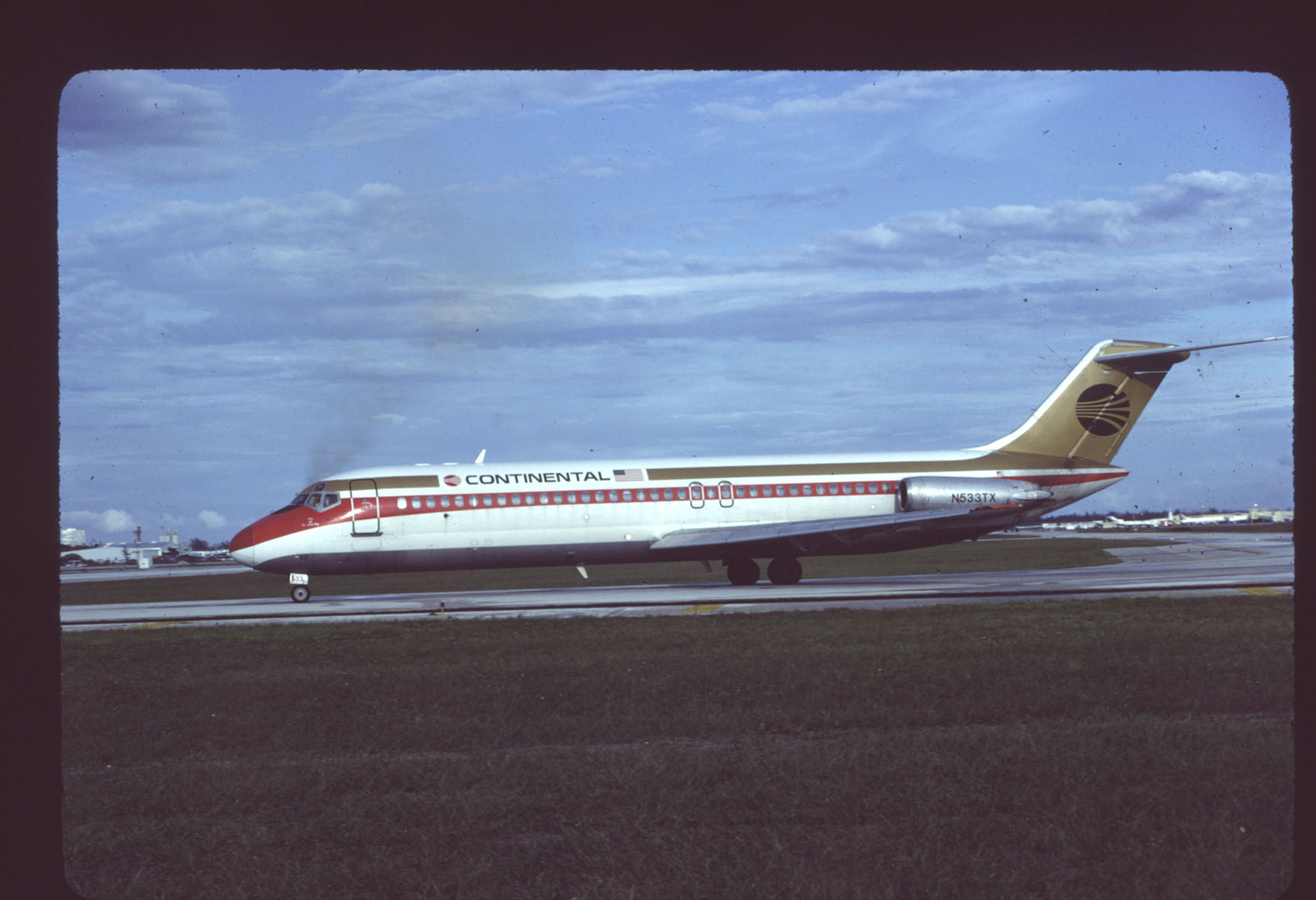 Orig 35mm airline slide Continental Airlines DC-9-32 N533TX Orig 35mm airline slide Continental Airlines DC-9-32 N533TX