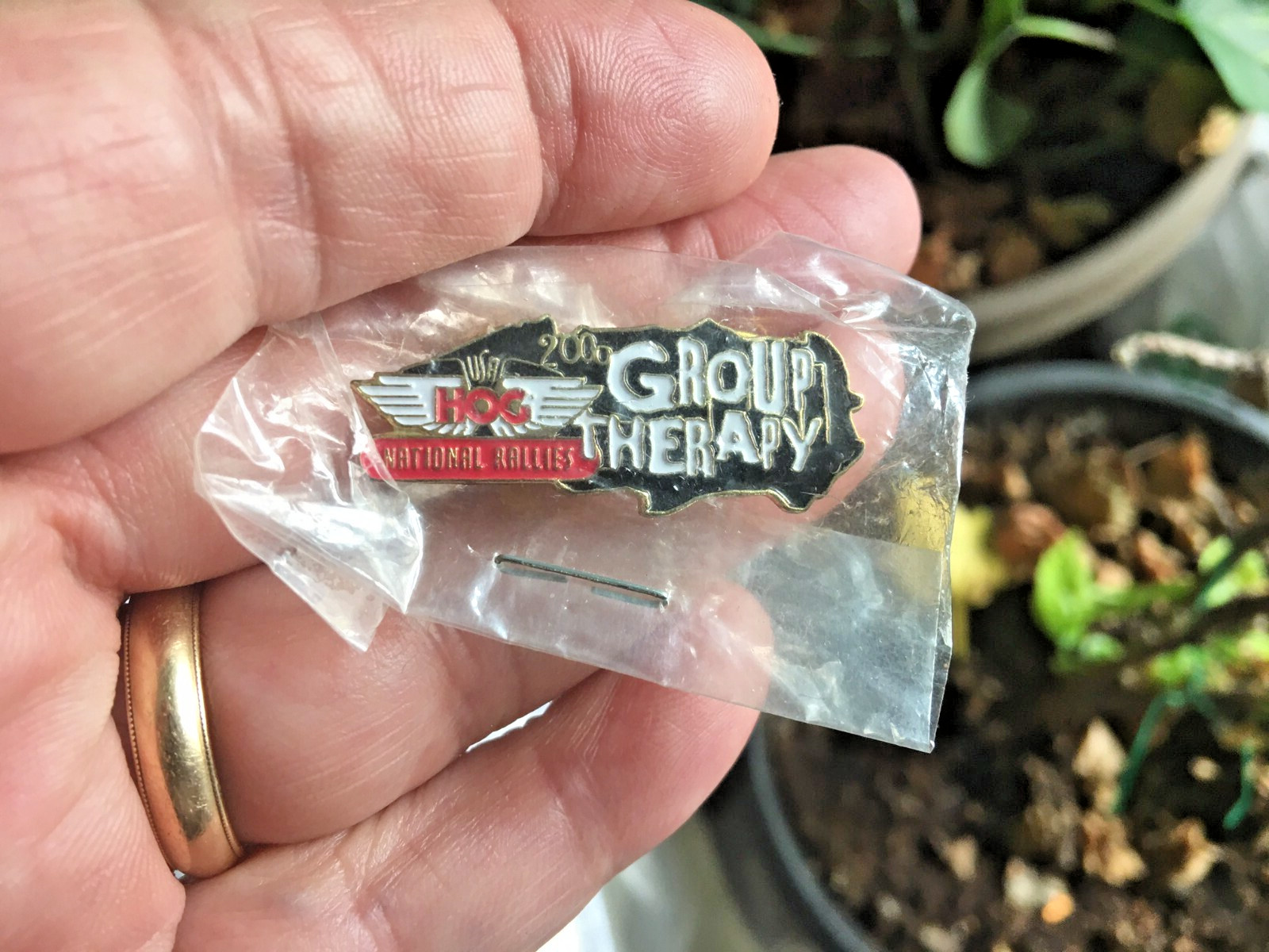 Harley Owners Group 2000 National Rallies \'Group Therapy\' Pin - New in Package