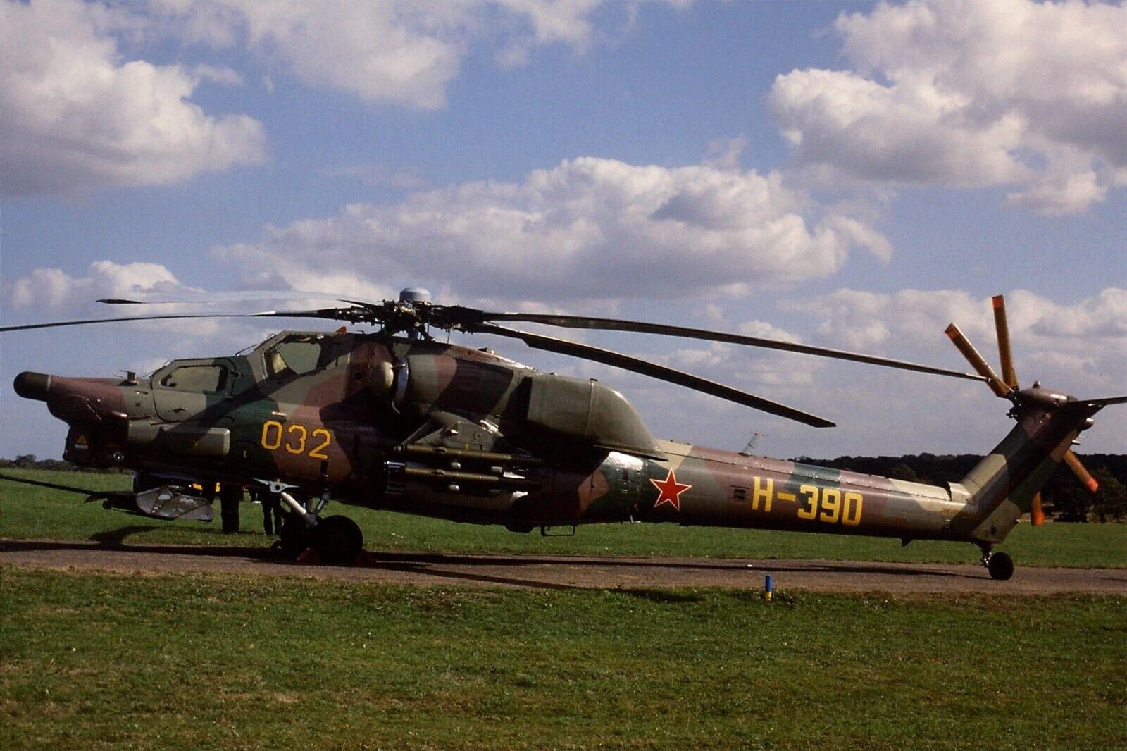 Original 35mm colour slide of Russian Air Force Mil Mi-28A '032 Yellow'