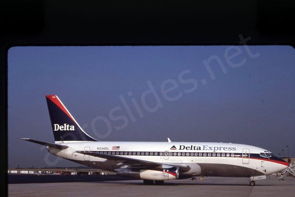 Delta Express Boeing 737-200 N334DL Jul 98 BAD SCAN Kodachrome Slide/Dia A16