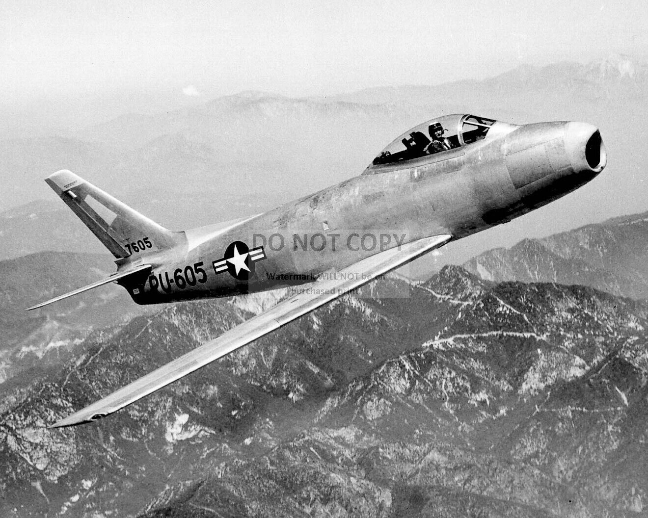 NORTH AMERICAN F-86 SABRE IN FLIGHT, CIRCA 1951 - 8X10 PHOTO (MW519)